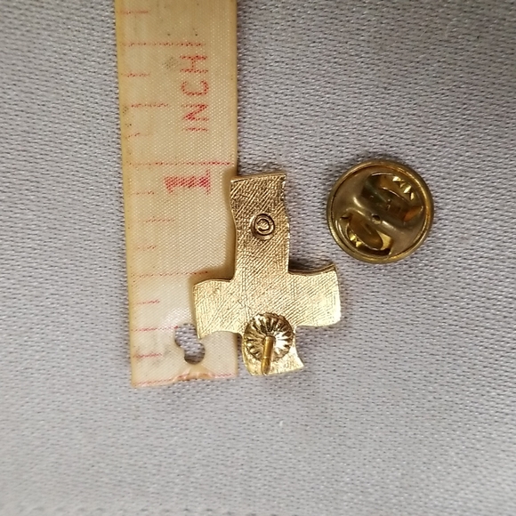 Religious Wavy CROSS lapel pin Vintage - Picture 2 of 2